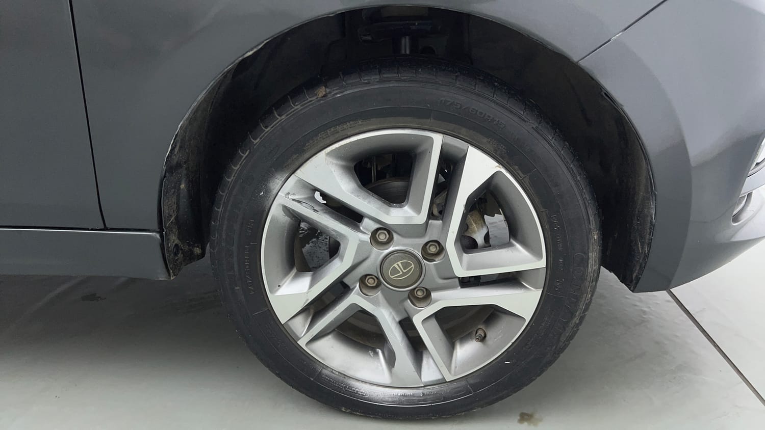 Used 2023 Tata Tigor XZ Plus Leatherette Pack Petrol Manual tyres RIGHT FRONT TYRE RIM VIEW