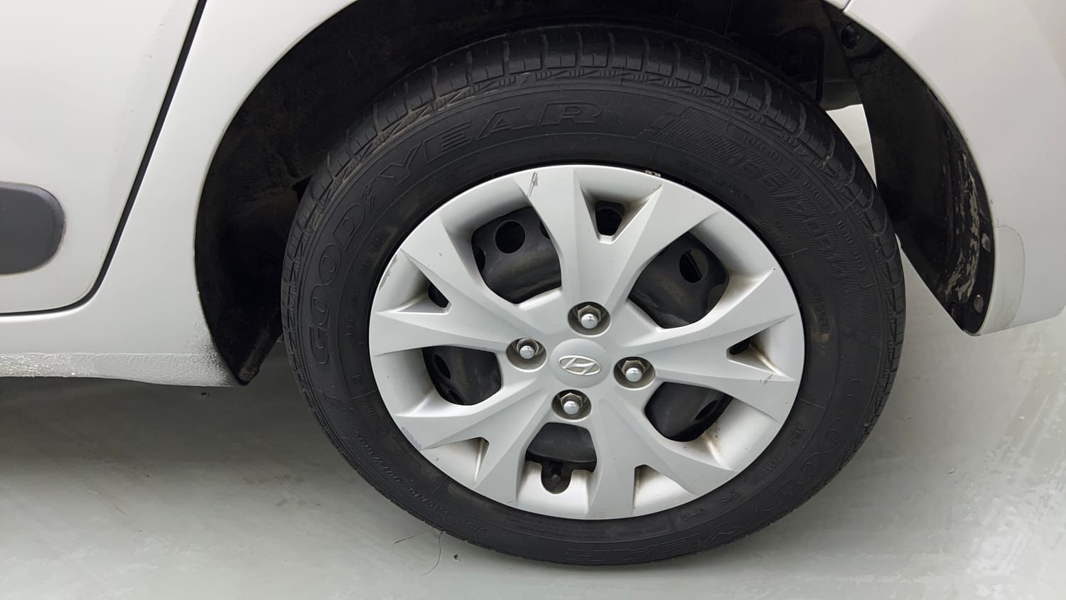 Used 2017 Hyundai Grand i10 Sportz 1.2 Kappa VTVT Petrol Manual tyres LEFT REAR TYRE RIM VIEW