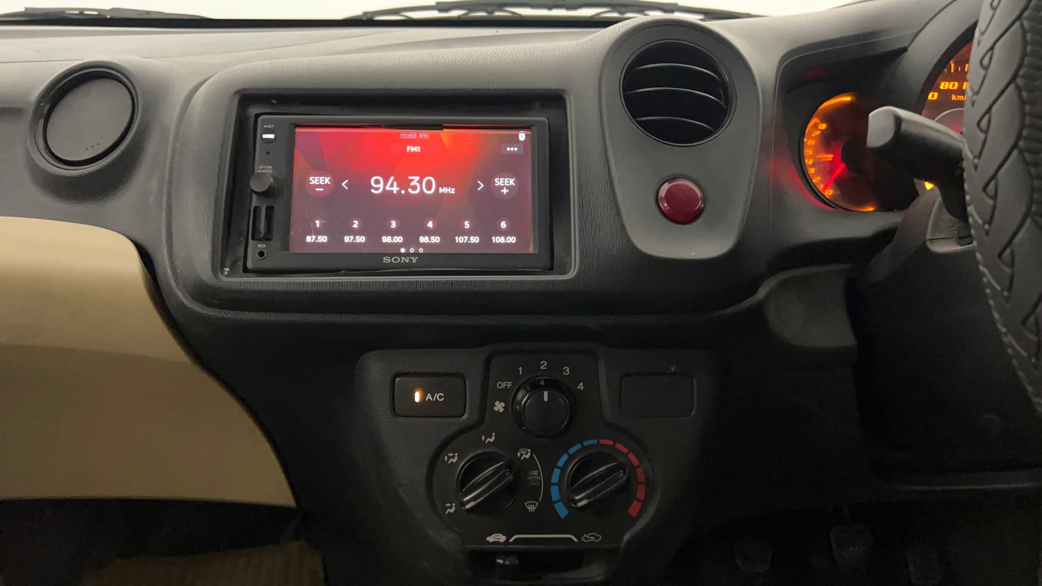 Used 2014 Honda Amaze 1.2 EX i-VTEC Petrol Manual interior MUSIC SYSTEM & AC CONTROL VIEW