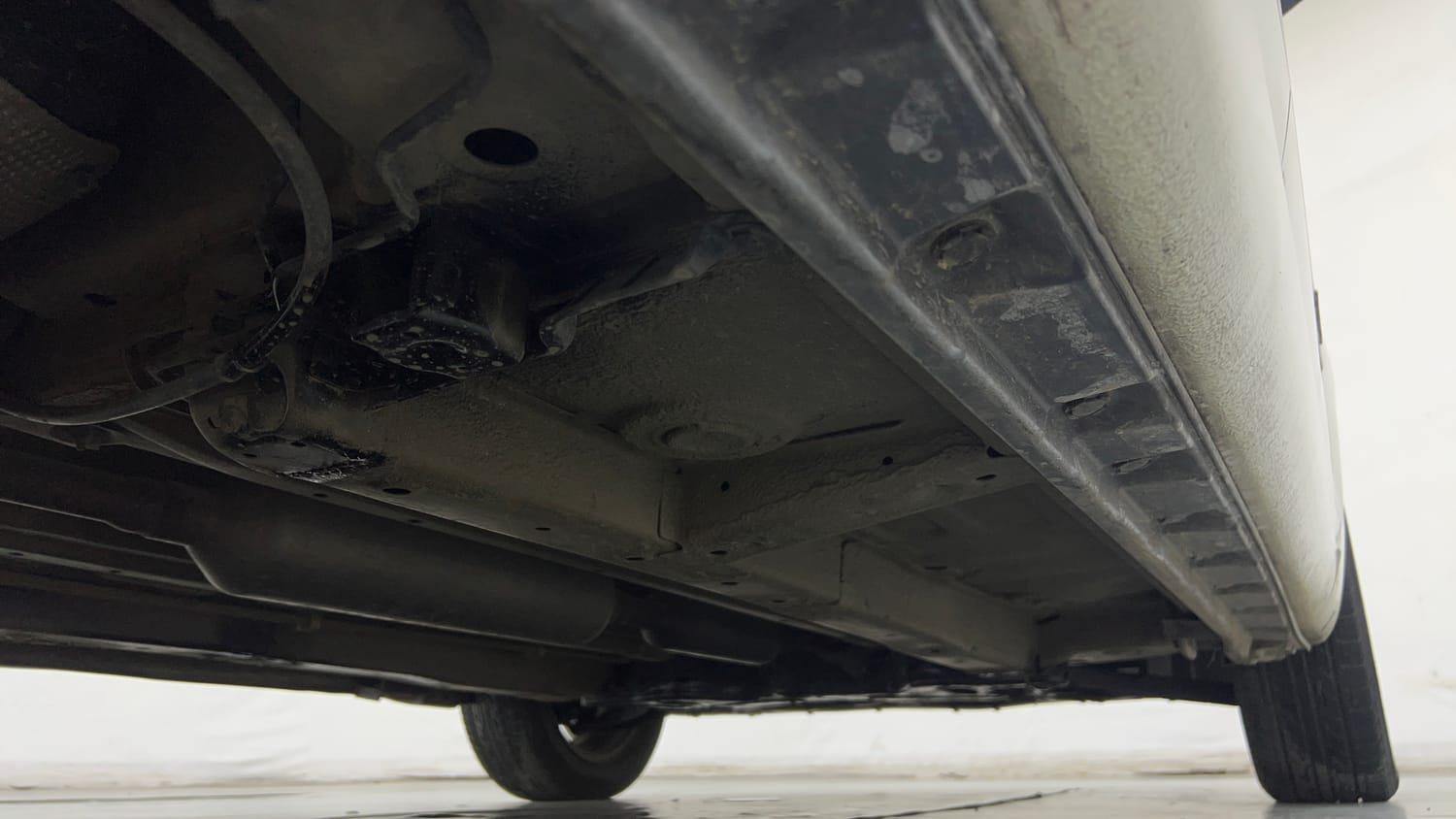 Used 2015 Maruti Suzuki Swift ZXi Petrol Manual extra REAR RIGHT UNDERBODY VIEW