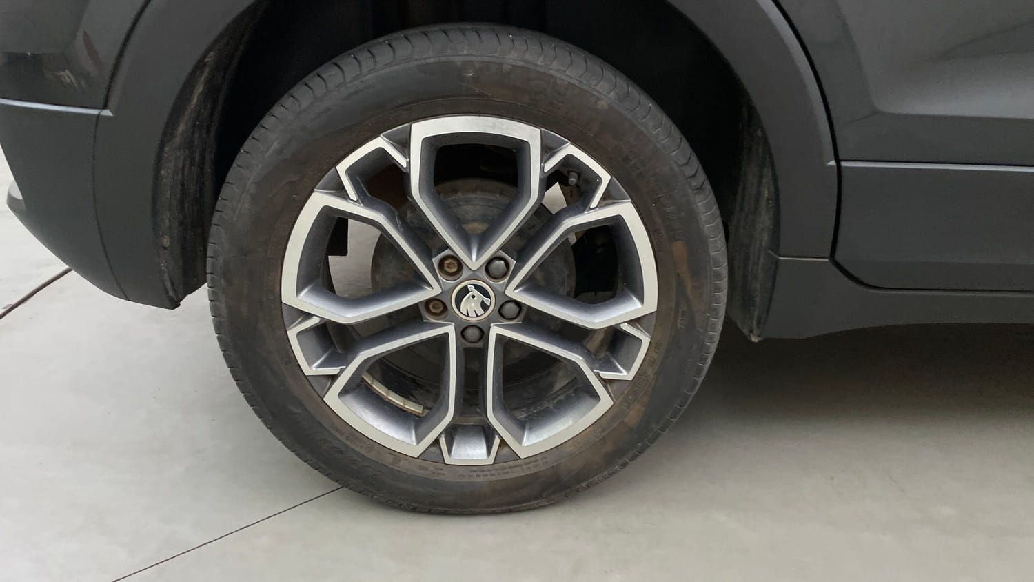 Used 2024 Skoda Kushaq Style 1.0L TSI AT Petrol Automatic tyres RIGHT REAR TYRE RIM VIEW