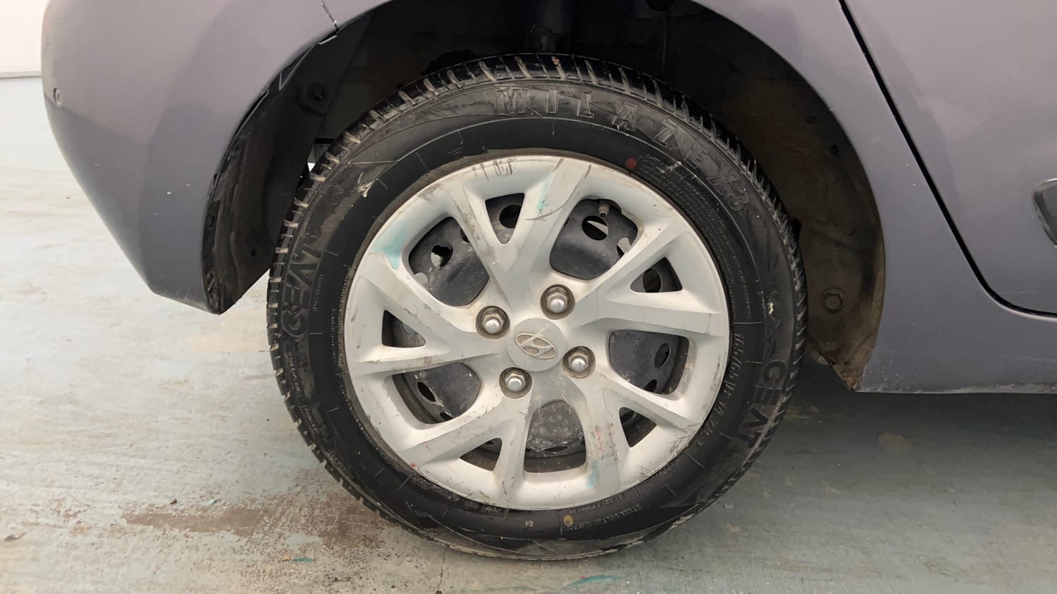 Used 2019 Hyundai Grand i10 Sportz 1.2 Kappa VTVT Petrol Manual tyres RIGHT REAR TYRE RIM VIEW