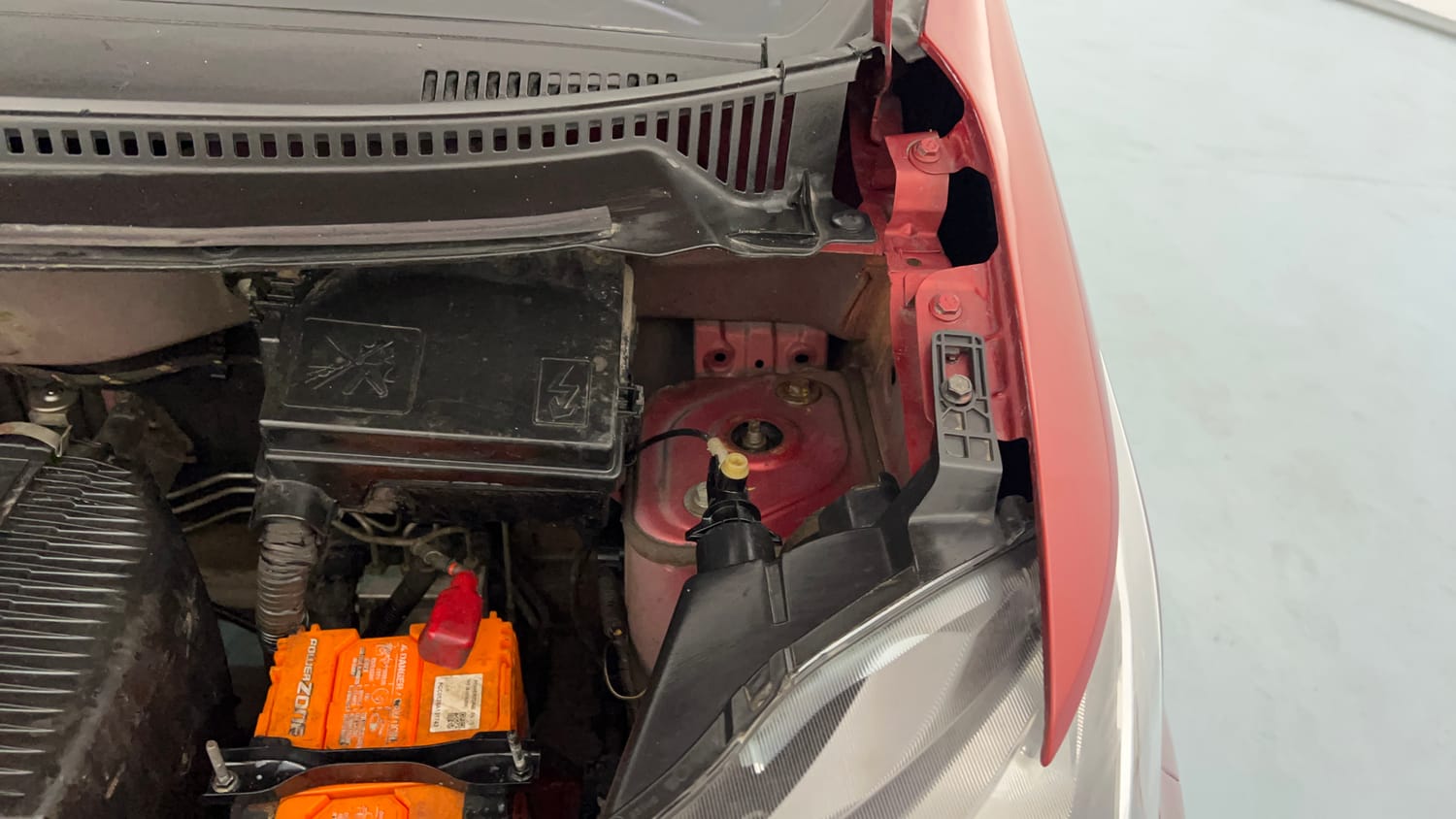 Used 2020 Datsun Redi-GO T(O) Petrol Manual engine ENGINE LEFT SIDE HINGE & APRON VIEW