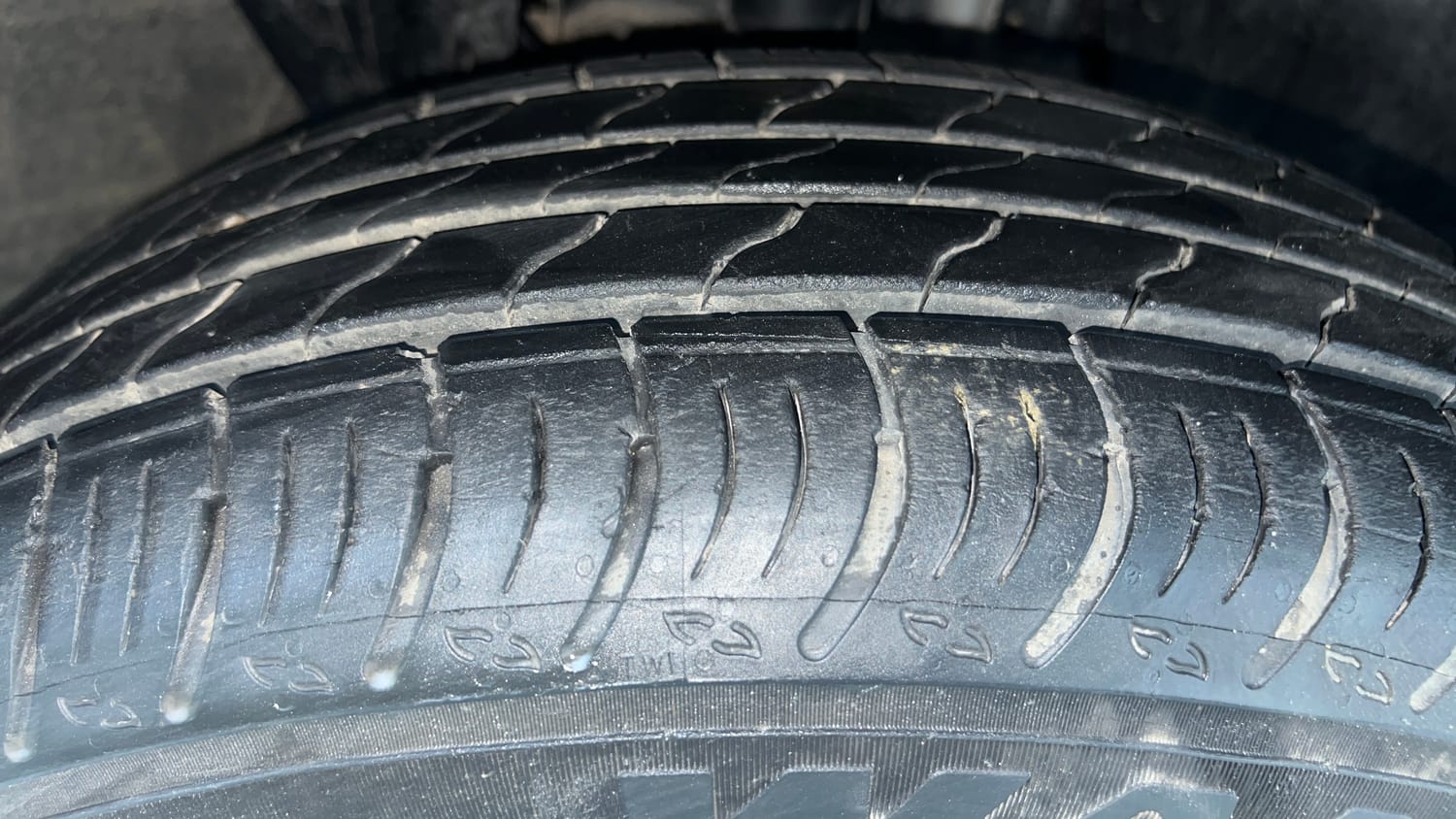Used 2024 Nissan Magnite XE Petrol Manual tyres RIGHT FRONT TYRE TREAD VIEW