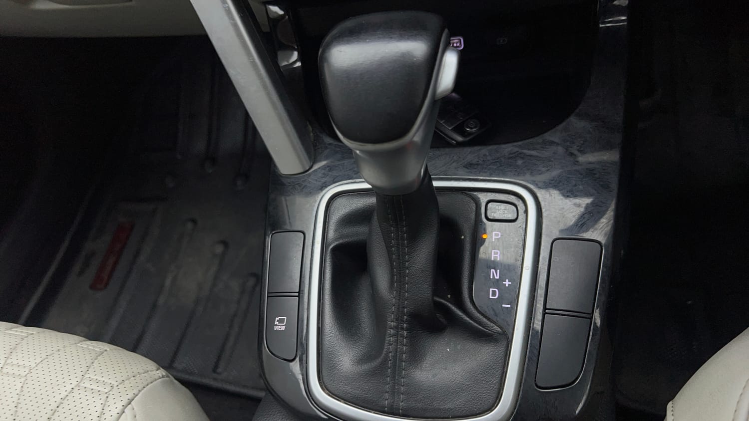 Used 2022 kia Seltos HTX 1.5 IVT Petrol Automatic interior GEAR  KNOB VIEW