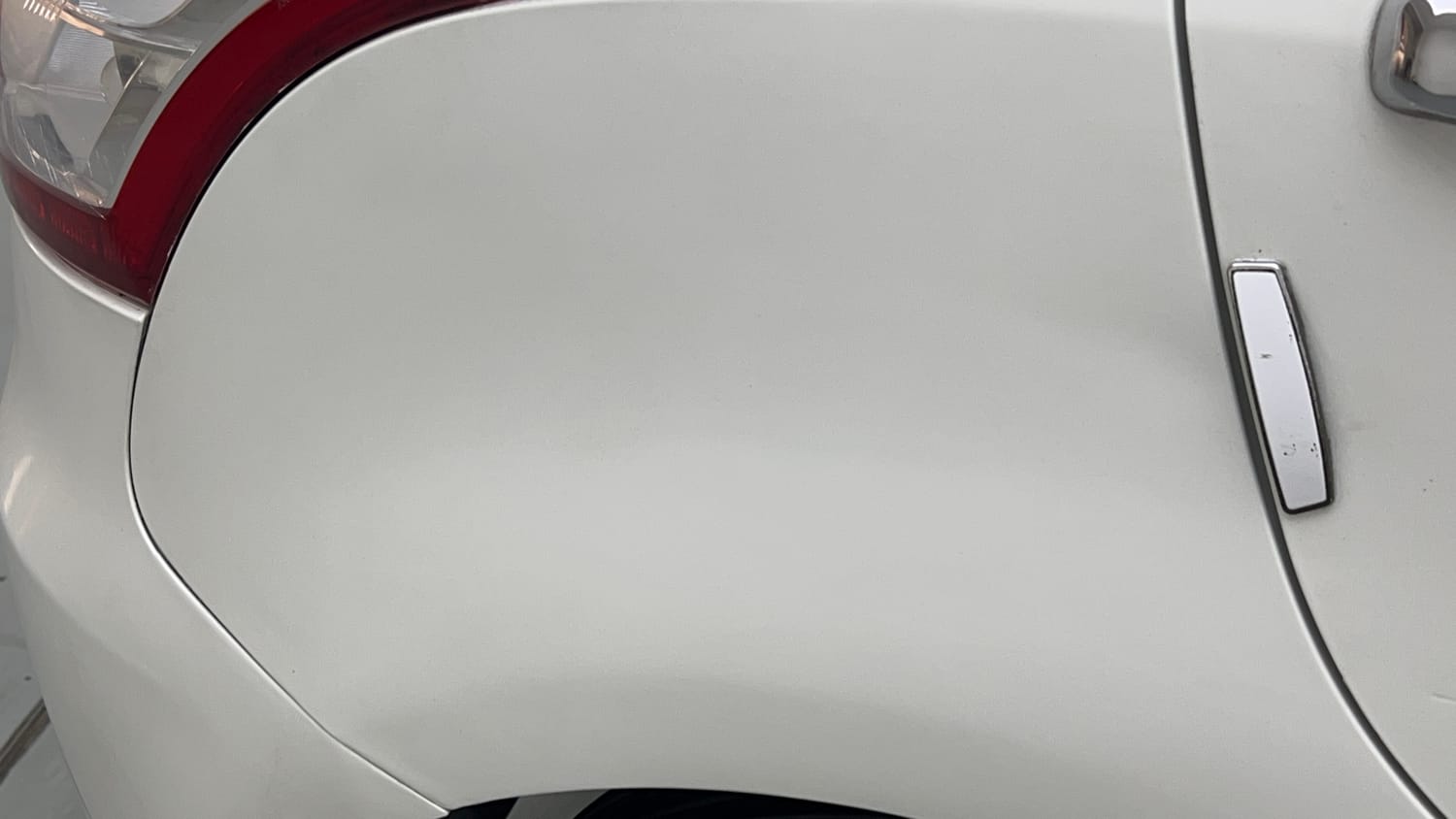Used 2015 Maruti Suzuki Swift ZXi Petrol Manual dents MINOR SCRATCH