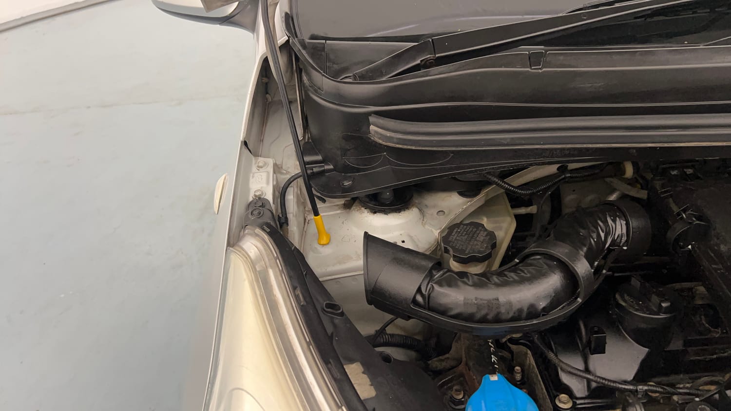 Used 2015 Hyundai Grand i10 Magna 1.2 Kappa VTVT Petrol Manual engine ENGINE RIGHT SIDE HINGE & APRON VIEW