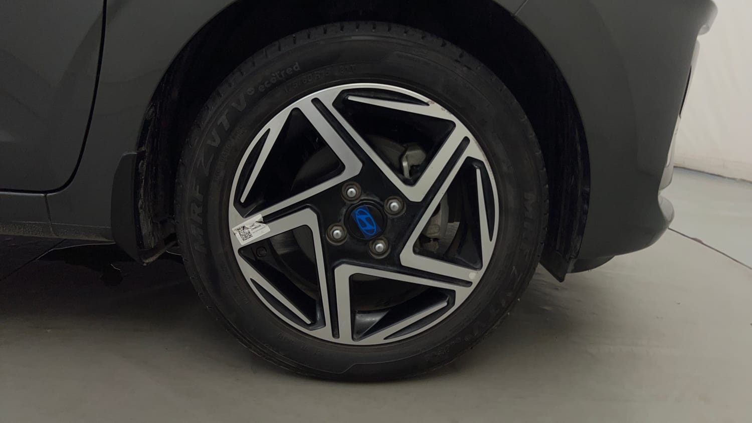 Used 2025 Hyundai Grand i10 Nios Asta 1.2 Kappa AMT Petrol Automatic tyres RIGHT FRONT TYRE RIM VIEW