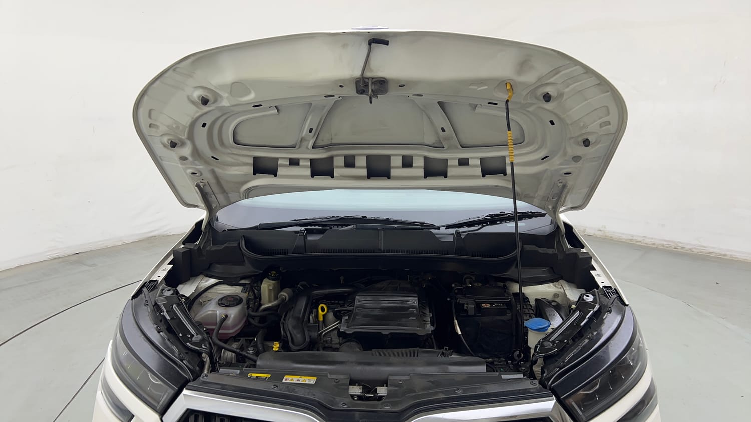 Used 2023 Skoda Kushaq Ambition 1.0L TSI MT Petrol Manual engine ENGINE & BONNET OPEN FRONT VIEW