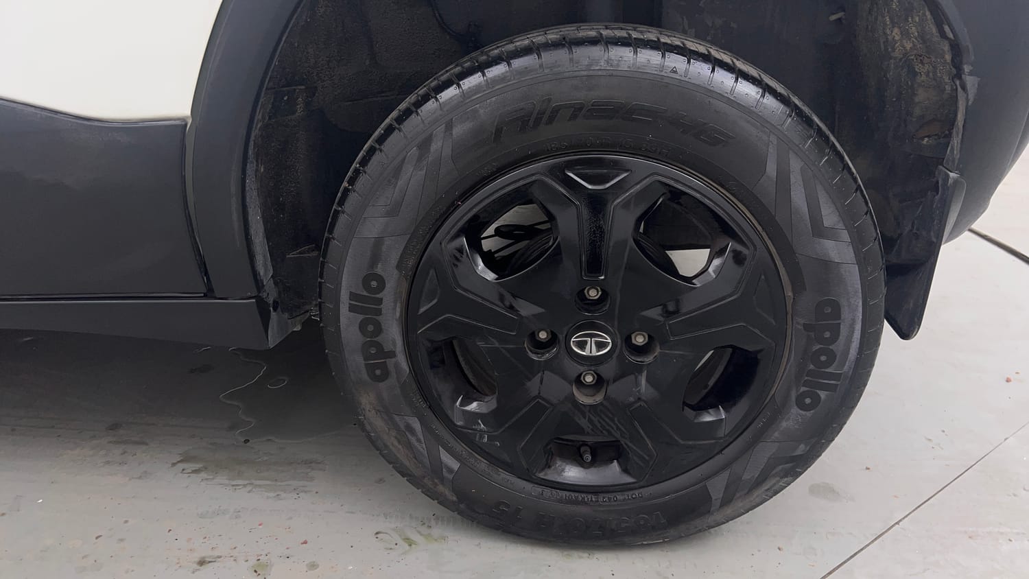 Used 2023 Tata Punch Accomplished AMT Petrol Automatic tyres LEFT REAR TYRE RIM VIEW