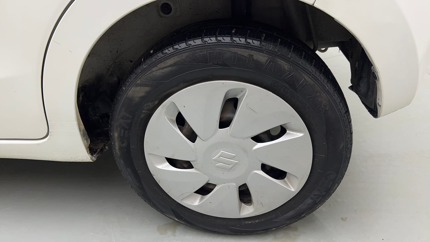Used 2015 Maruti Suzuki Celerio VXi AMT Petrol Automatic tyres LEFT REAR TYRE RIM VIEW