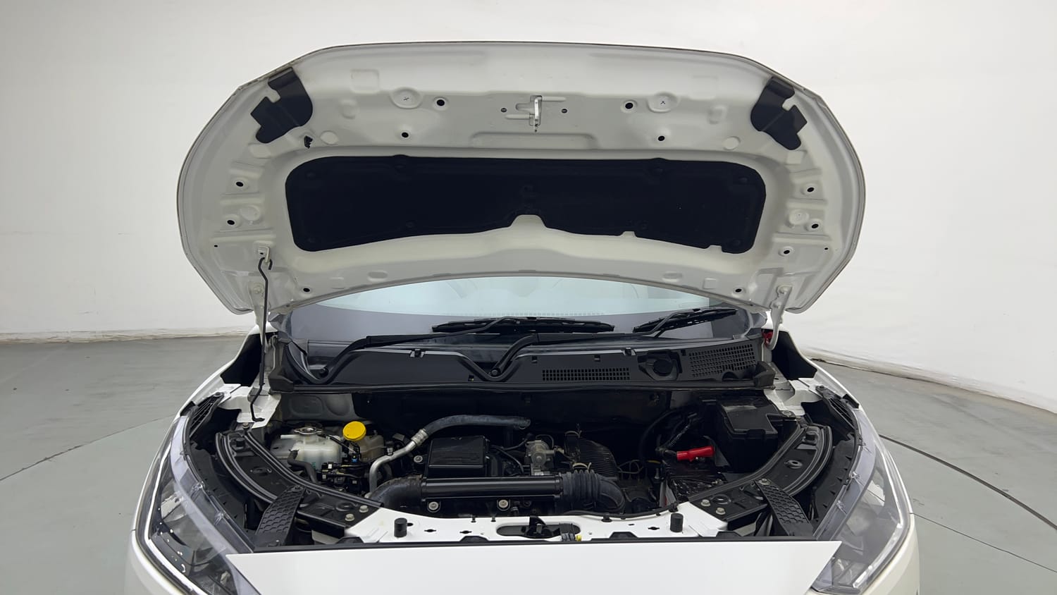 Used 2024 Nissan Magnite XE Petrol Manual engine ENGINE & BONNET OPEN FRONT VIEW