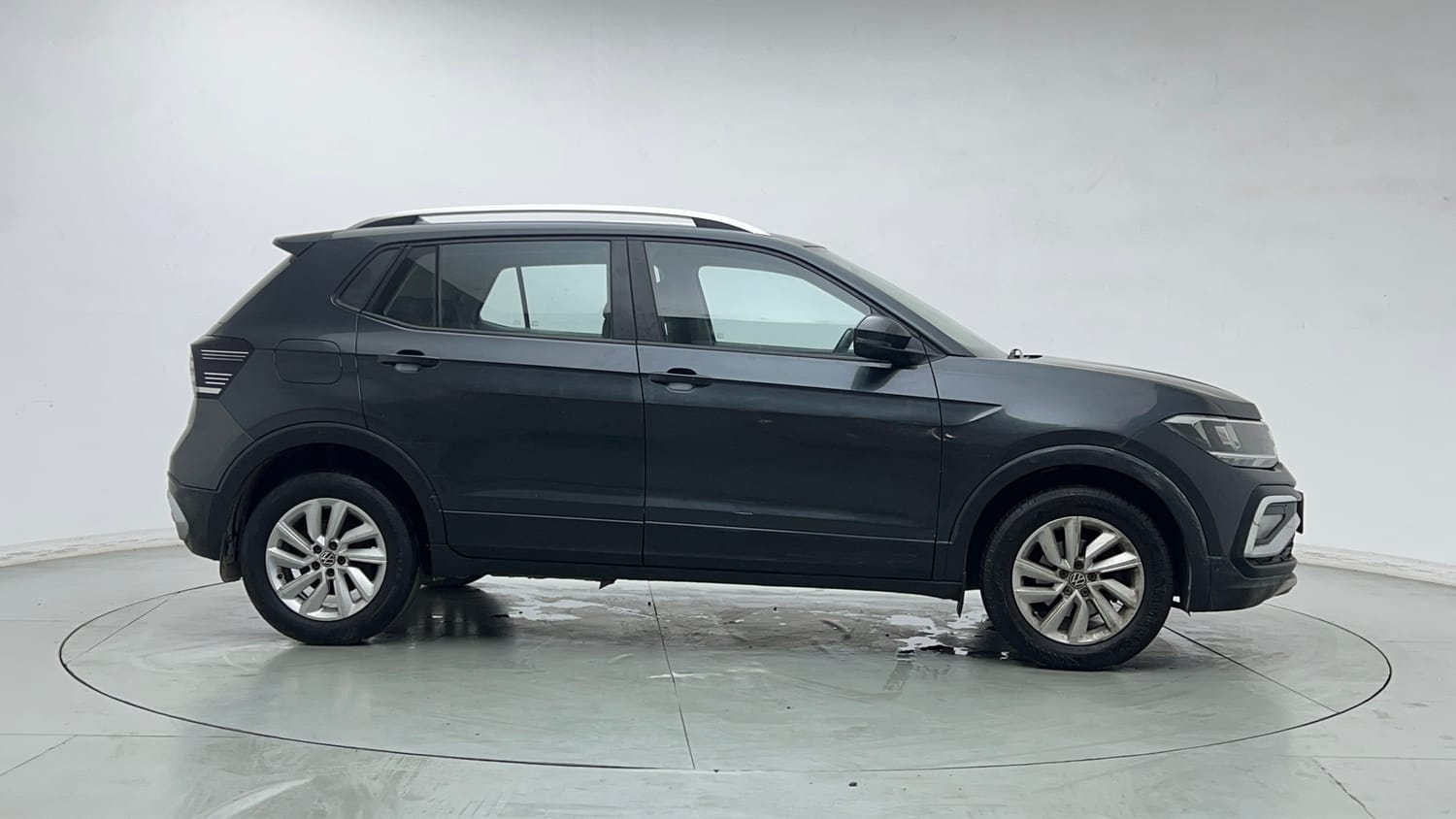 Used 2022 Volkswagen Taigun Highline 1.0 TSI MT Petrol Manual exterior RIGHT SIDE VIEW