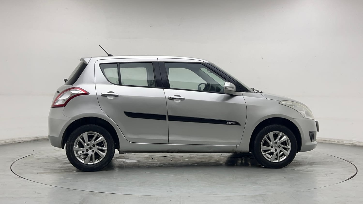 Used 2014 Maruti Suzuki Swift ZXi Petrol Manual exterior RIGHT SIDE VIEW