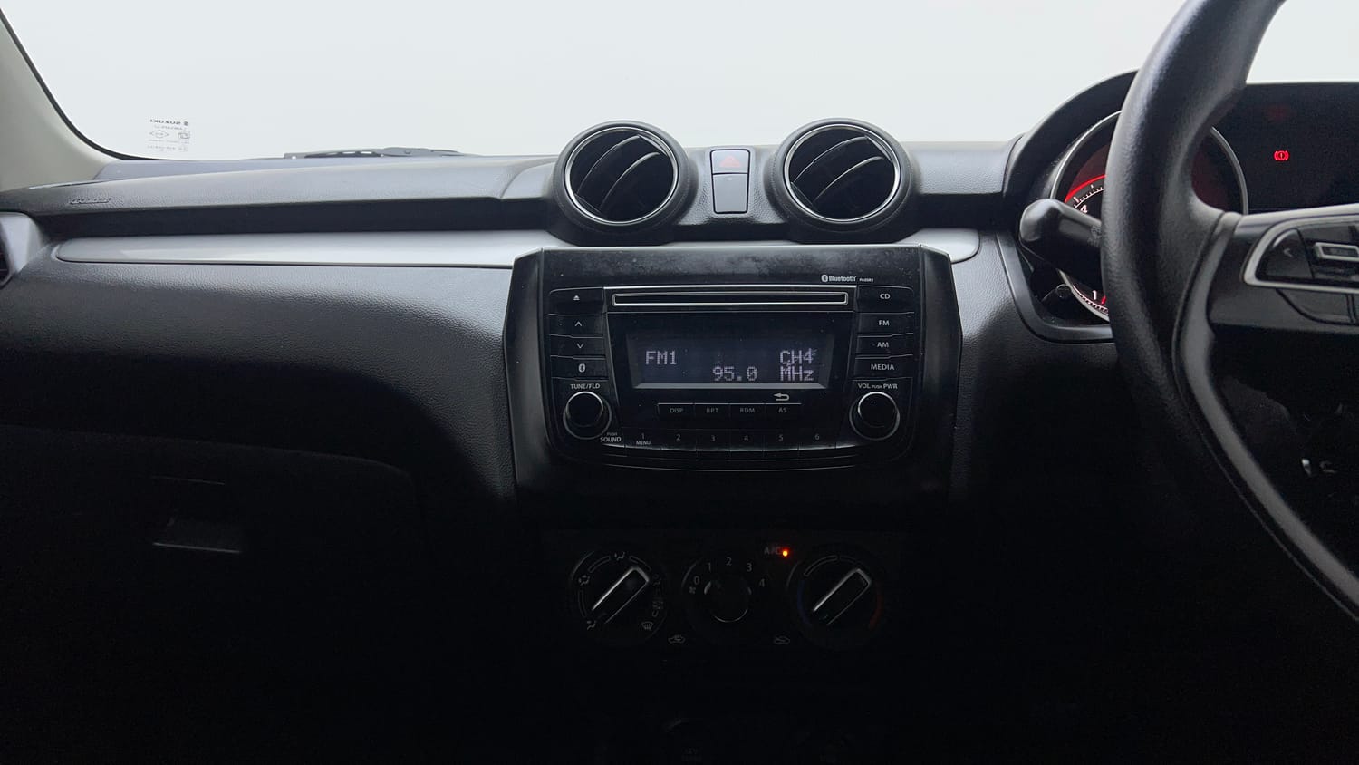 Used 2018 Maruti Suzuki Swift VXi Petrol Manual interior MUSIC SYSTEM & AC CONTROL VIEW