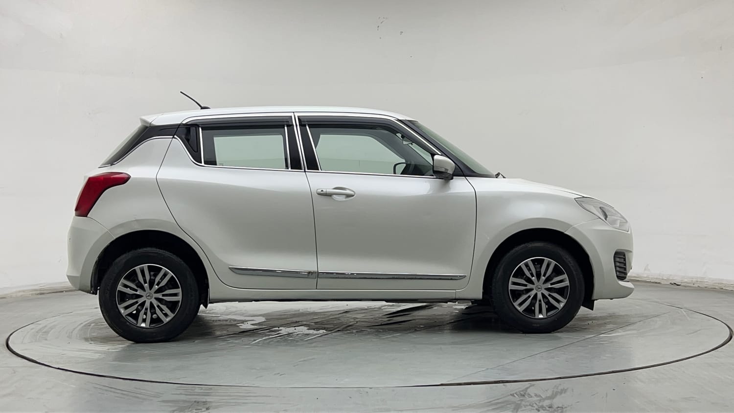 Used 2023 Maruti Suzuki Swift VXi Petrol Manual exterior RIGHT SIDE VIEW