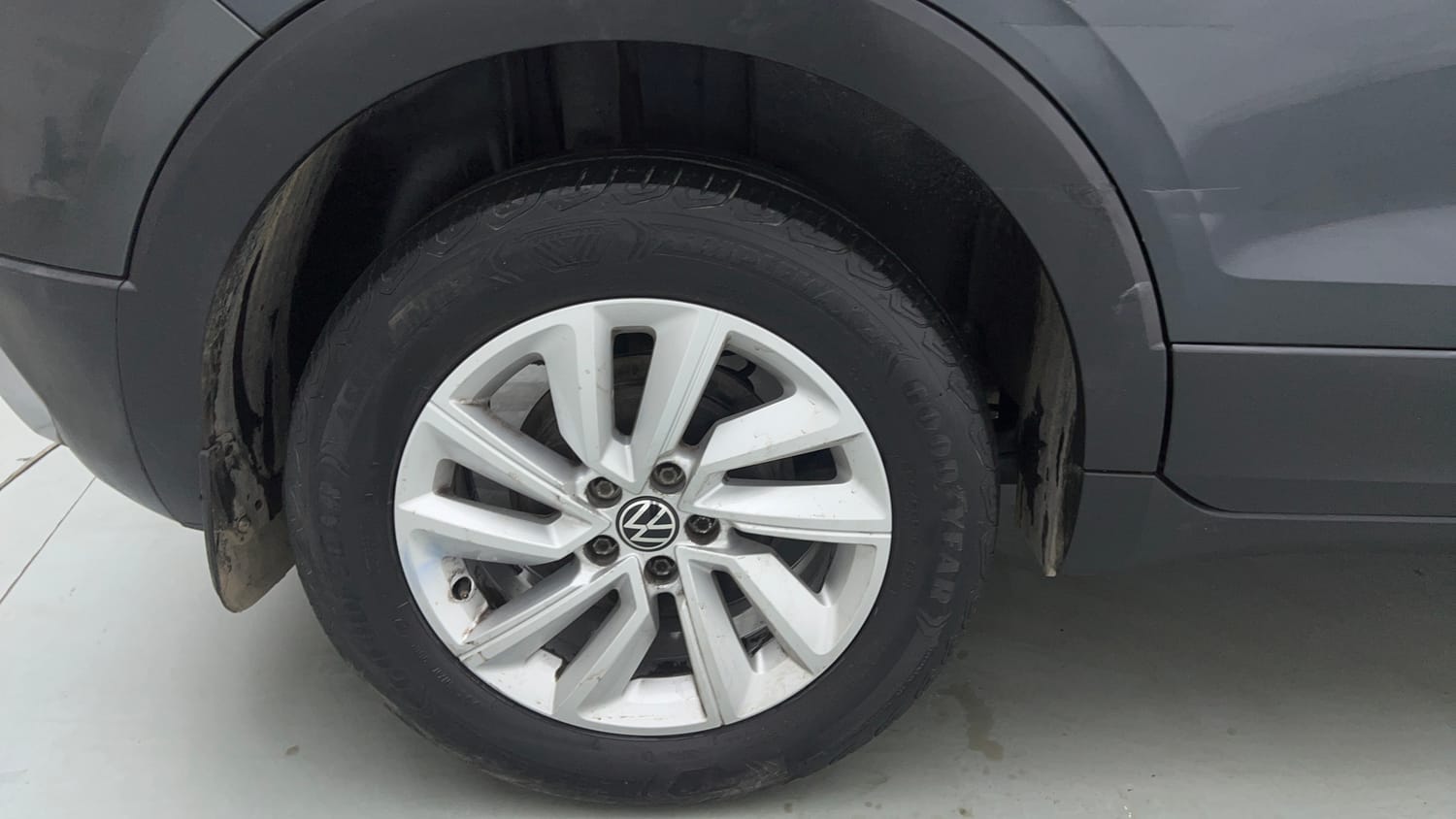 Used 2022 Volkswagen Taigun Highline 1.0 TSI MT Petrol Manual tyres RIGHT REAR TYRE RIM VIEW