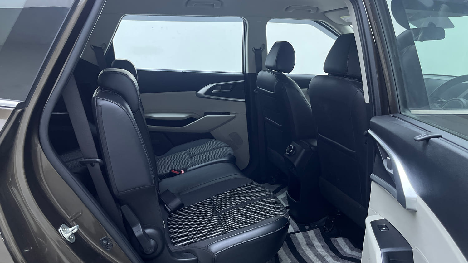 Used 2022 Kia Carens Prestige Plus 1.5 Diesel MT 7 STR Diesel Manual interior RIGHT SIDE REAR DOOR CABIN VIEW