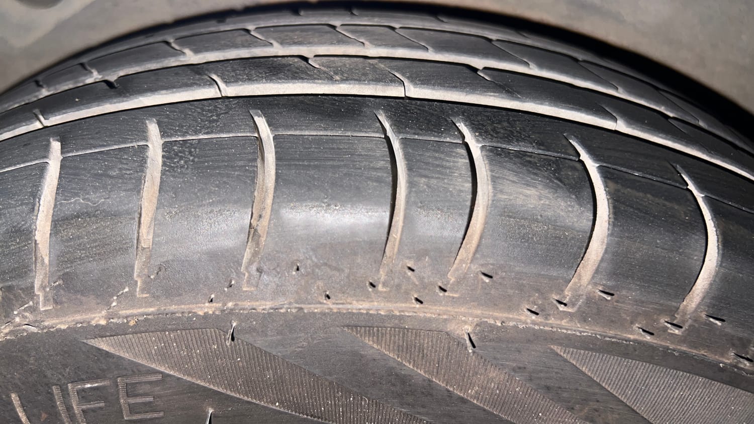 Used 2013 Hyundai i10 Sportz 1.2 Kappa2 Petrol Manual tyres RIGHT REAR TYRE TREAD VIEW