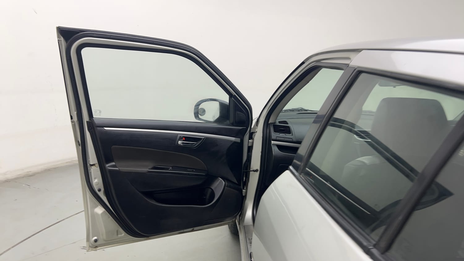 Used 2014 Maruti Suzuki Swift ZXi Petrol Manual interior LEFT FRONT DOOR OPEN VIEW