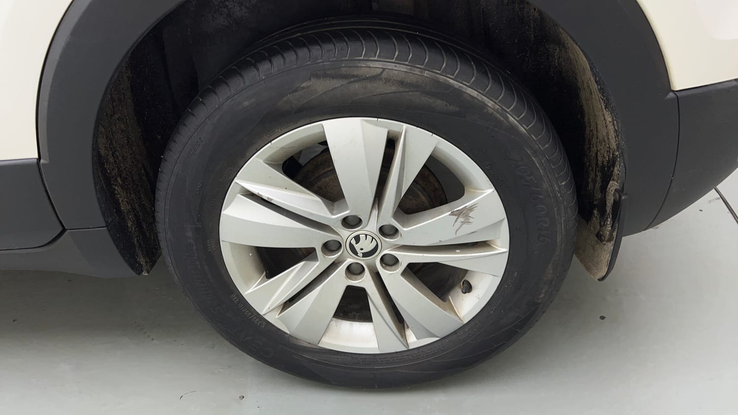 Used 2023 Skoda Kushaq Ambition 1.0L TSI MT Petrol Manual tyres LEFT REAR TYRE RIM VIEW