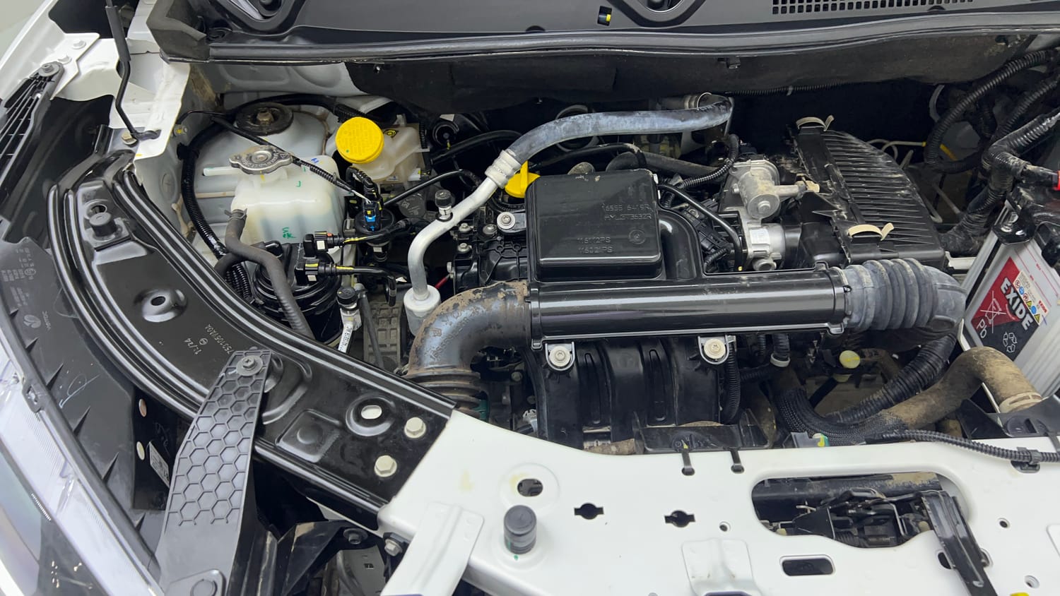 Used 2024 Nissan Magnite XE Petrol Manual engine ENGINE RIGHT SIDE VIEW