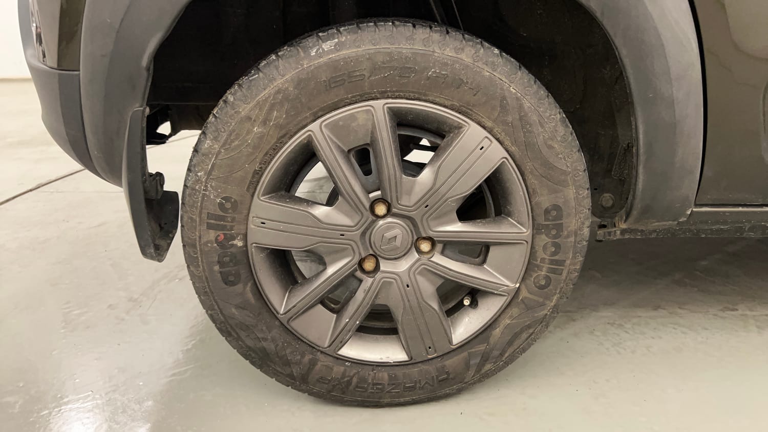Used 2021 Renault Kwid CLIMBER 1.0 (O) Petrol Manual tyres RIGHT REAR TYRE RIM VIEW