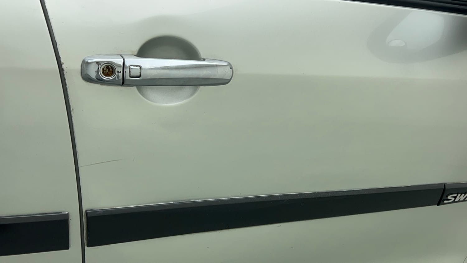 Used 2014 Maruti Suzuki Swift ZXi Petrol Manual dents MINOR SCRATCH