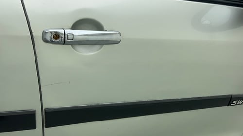 Used 2014 Maruti Suzuki Swift ZXi Petrol Manual dents MINOR SCRATCH