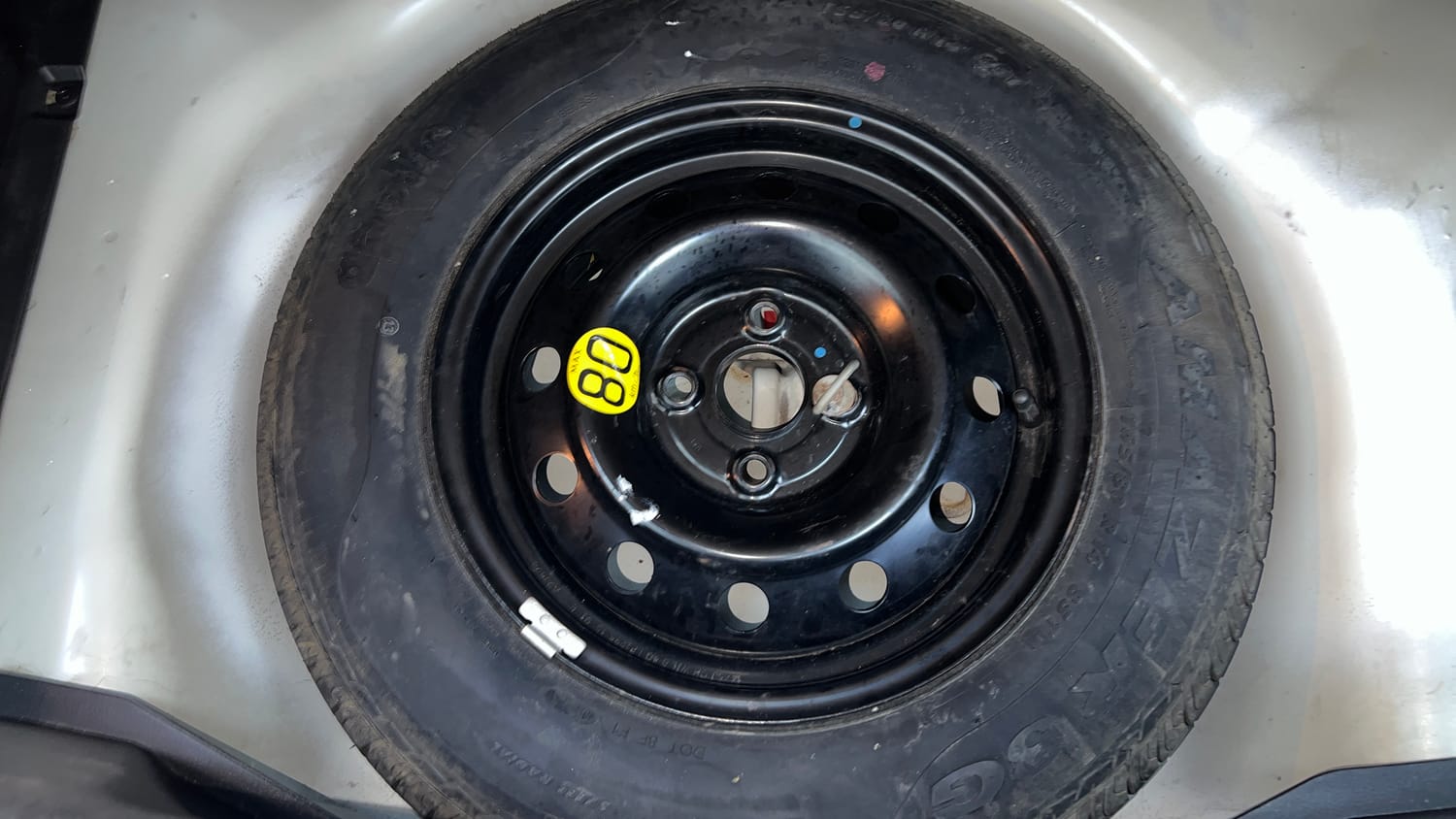 Used 2015 Maruti Suzuki Swift ZXi Petrol Manual tyres SPARE TYRE VIEW
