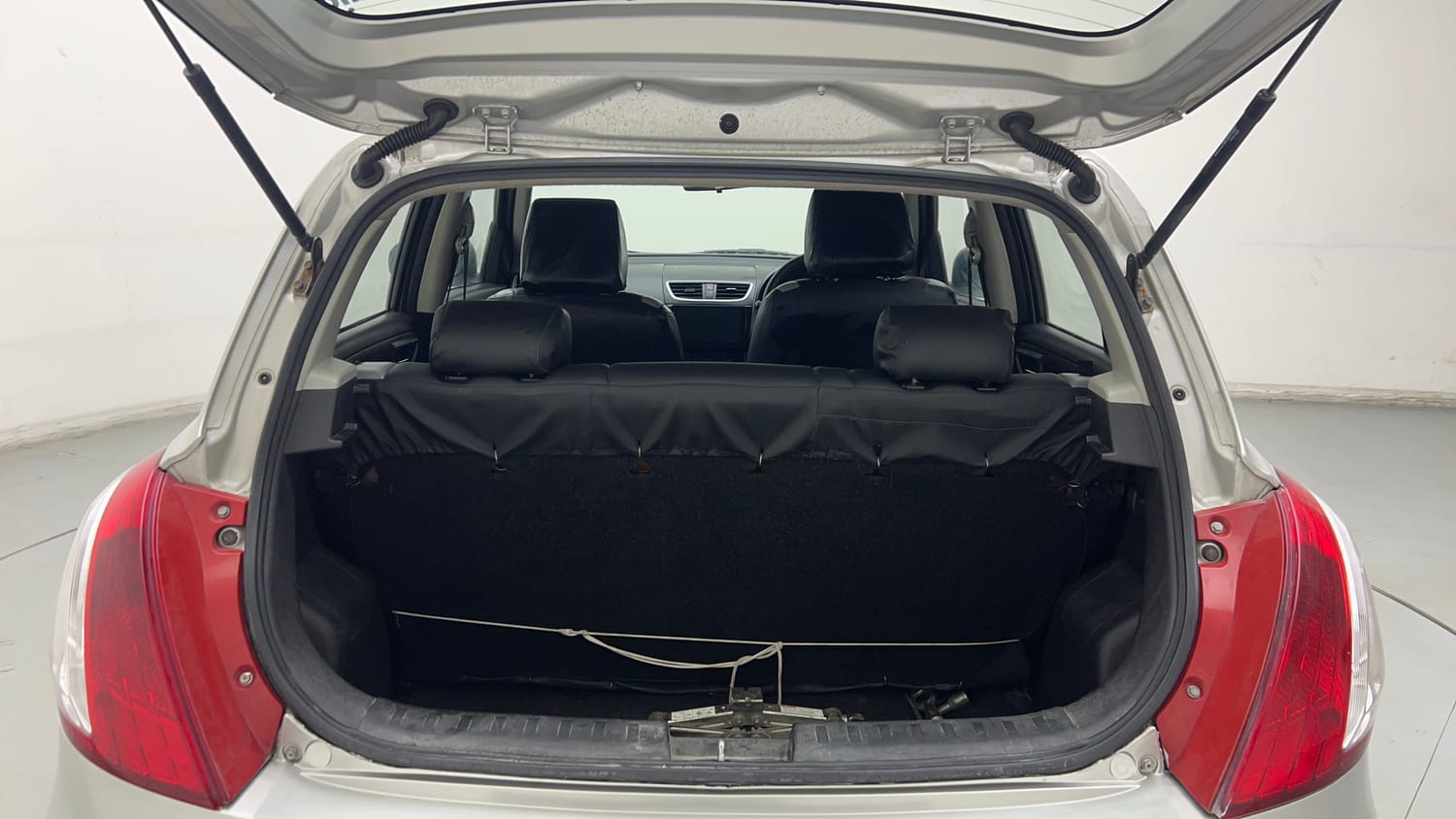 Used 2014 Maruti Suzuki Swift ZXi Petrol Manual interior DICKY INSIDE VIEW