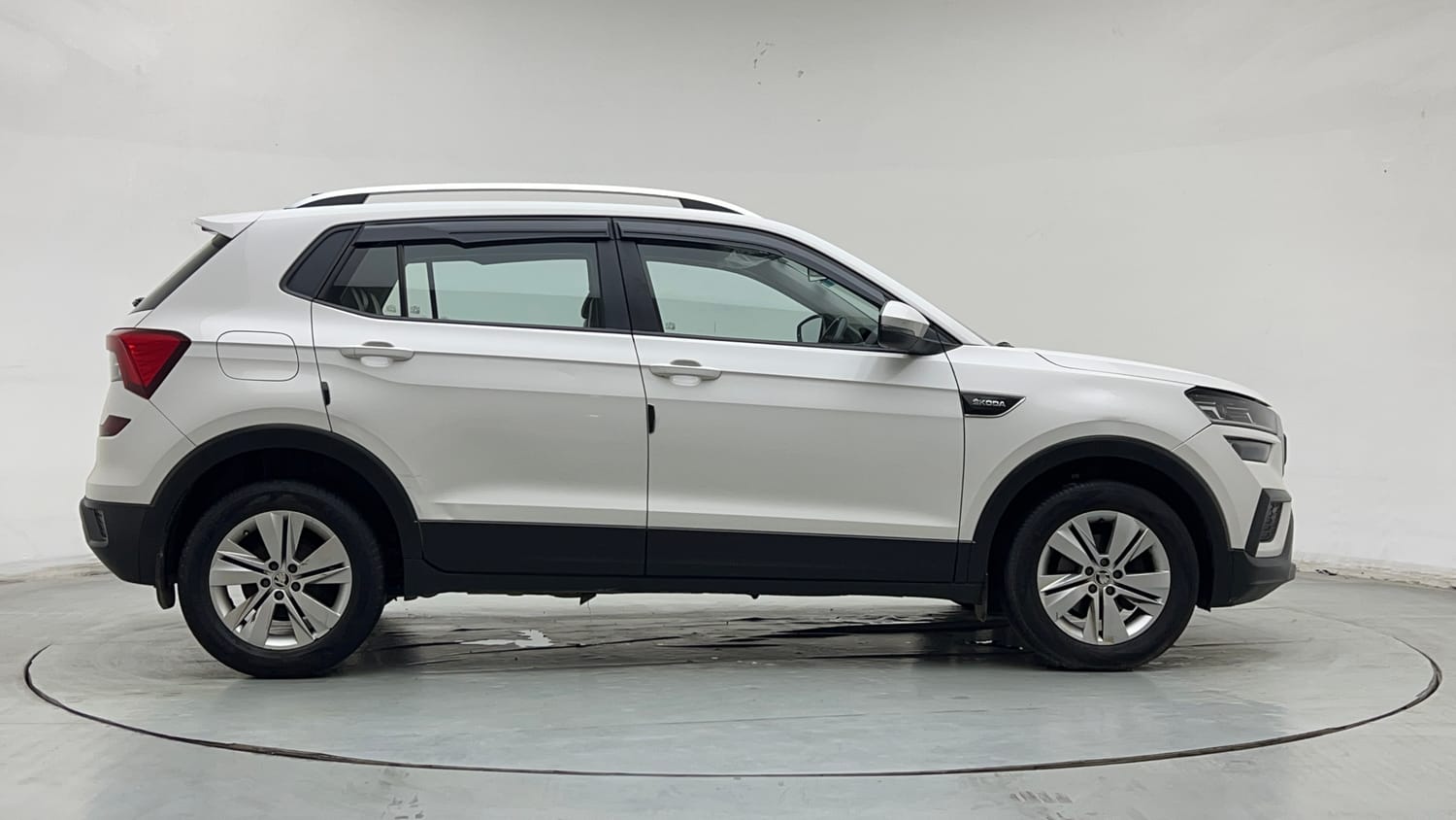Used 2023 Skoda Kushaq Ambition 1.0L TSI MT Petrol Manual exterior RIGHT SIDE VIEW