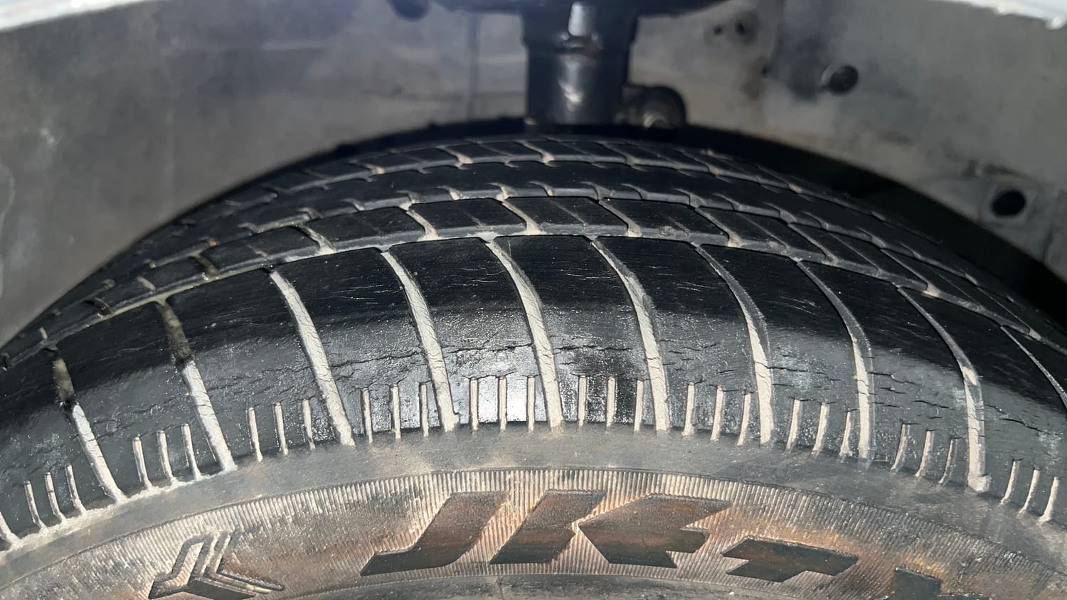 Used 2014 Honda Amaze 1.2 EX i-VTEC Petrol Manual tyres RIGHT FRONT TYRE TREAD VIEW