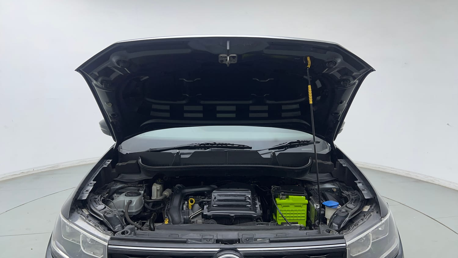 Used 2022 Volkswagen Taigun Highline 1.0 TSI MT Petrol Manual engine ENGINE & BONNET OPEN FRONT VIEW