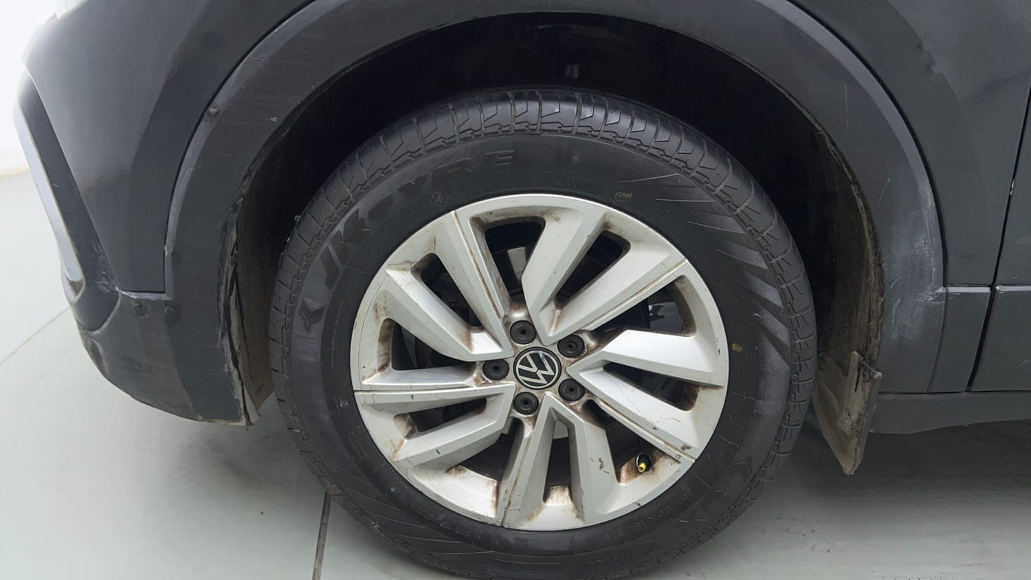 Used 2022 Volkswagen Taigun Highline 1.0 TSI MT Petrol Manual tyres LEFT FRONT TYRE RIM VIEW