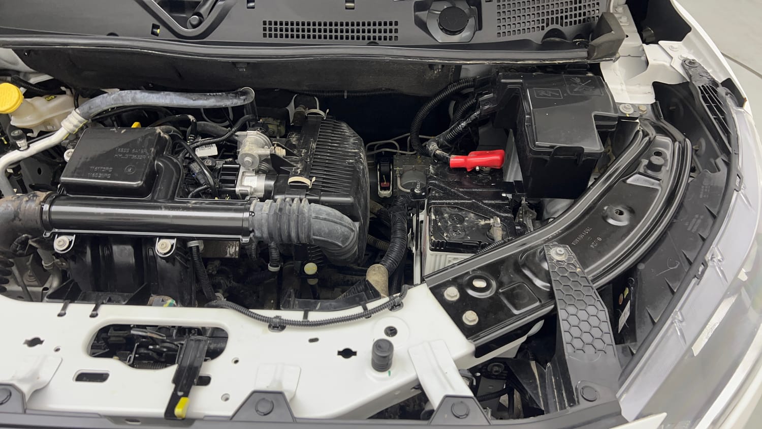 Used 2024 Nissan Magnite XE Petrol Manual engine ENGINE LEFT SIDE VIEW