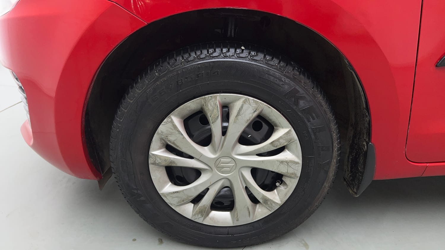 Used 2018 Maruti Suzuki Swift VXi Petrol Manual tyres LEFT FRONT TYRE RIM VIEW