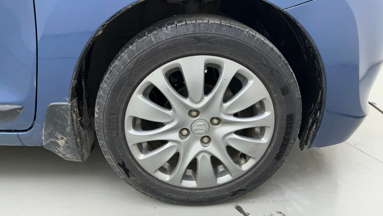 Used 2018 Maruti Suzuki Baleno Zeta 1.2 AT Petrol Automatic tyres RIGHT FRONT TYRE RIM VIEW