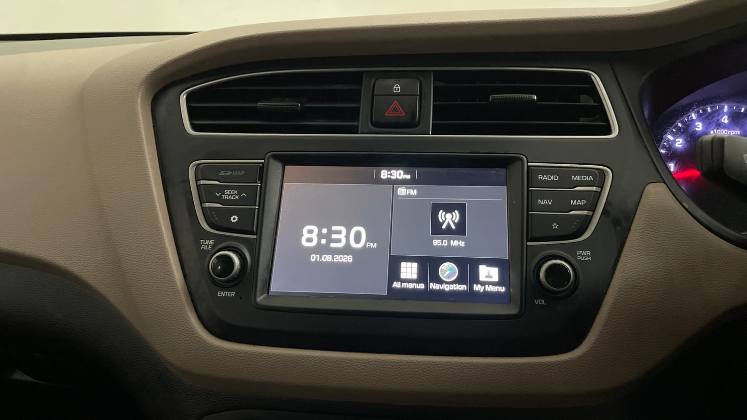 Used 2019 Hyundai Elite i20 Sportz Plus 1.2 Petrol Manual top_features Integrated (in-dash) music system