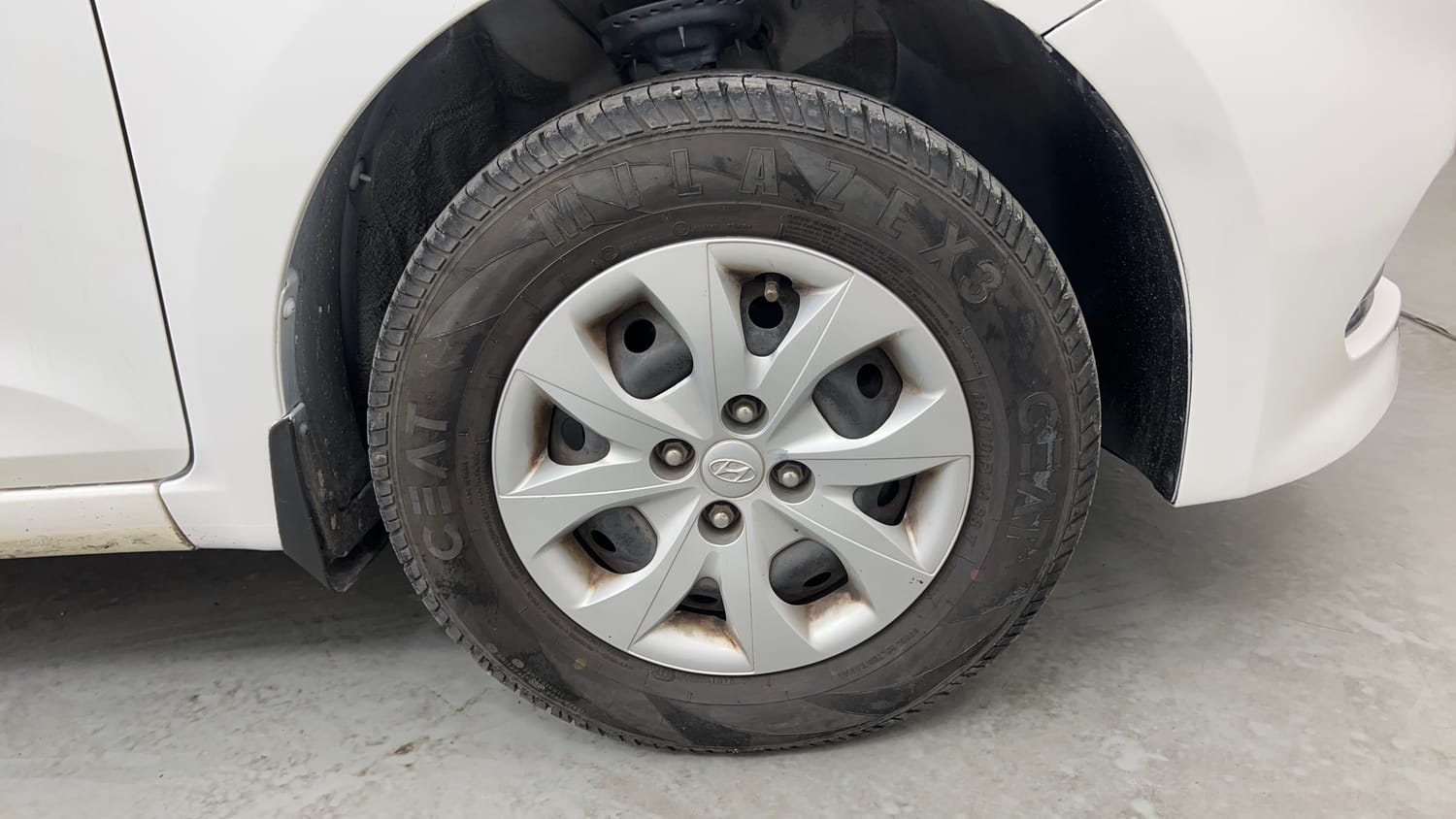 Used 2017 Hyundai Elite i20 Magna 1.2 Petrol Manual tyres RIGHT FRONT TYRE RIM VIEW