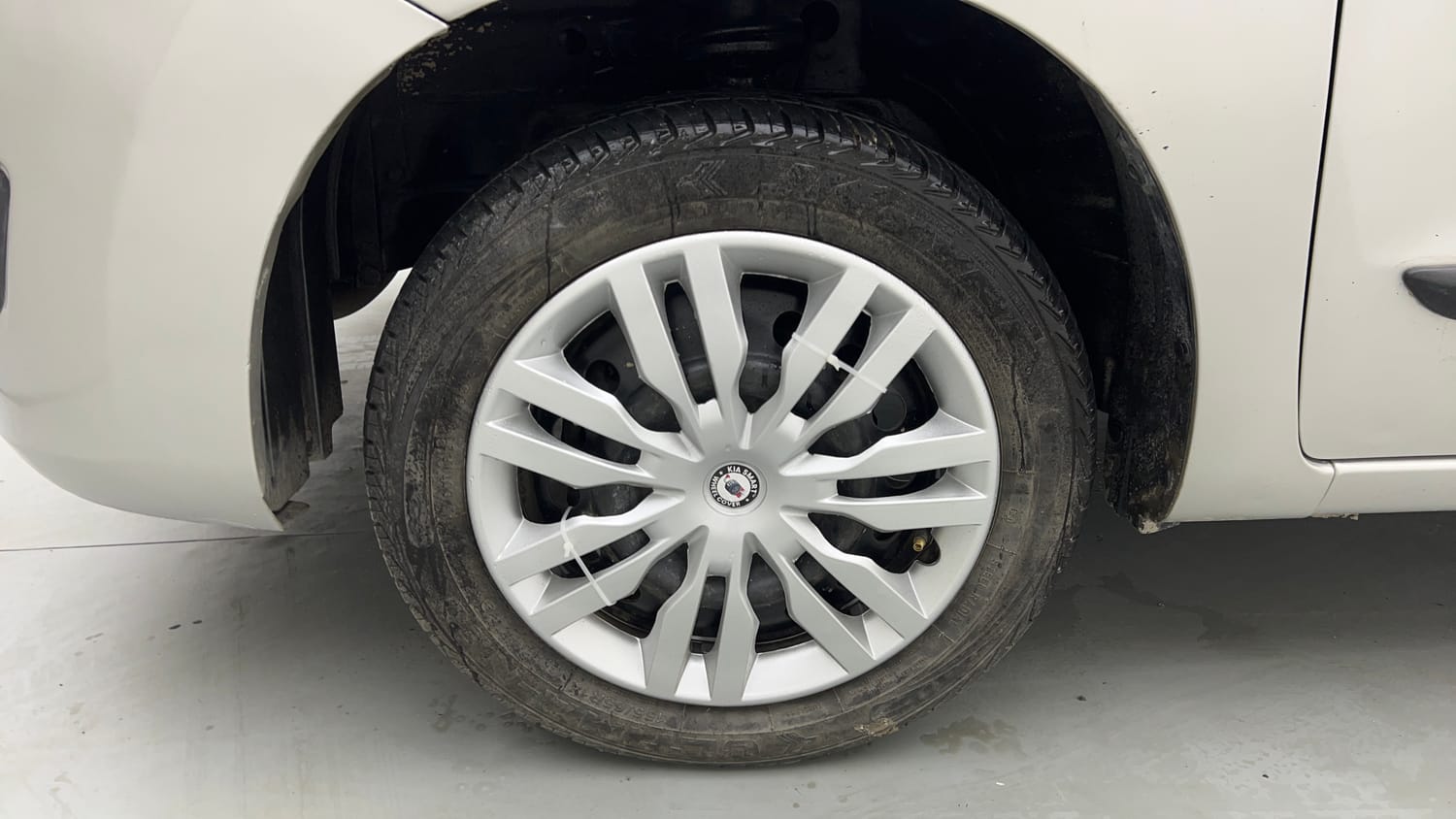 Used 2013 Maruti Suzuki Wagon R VXI Petrol Manual tyres LEFT FRONT TYRE RIM VIEW