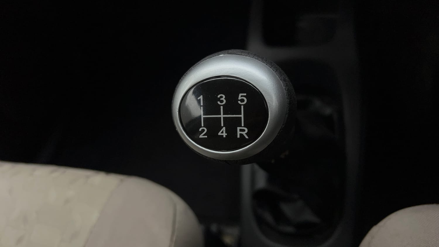 Used 2013 Maruti Suzuki Wagon R VXI Petrol Manual interior GEAR  KNOB VIEW
