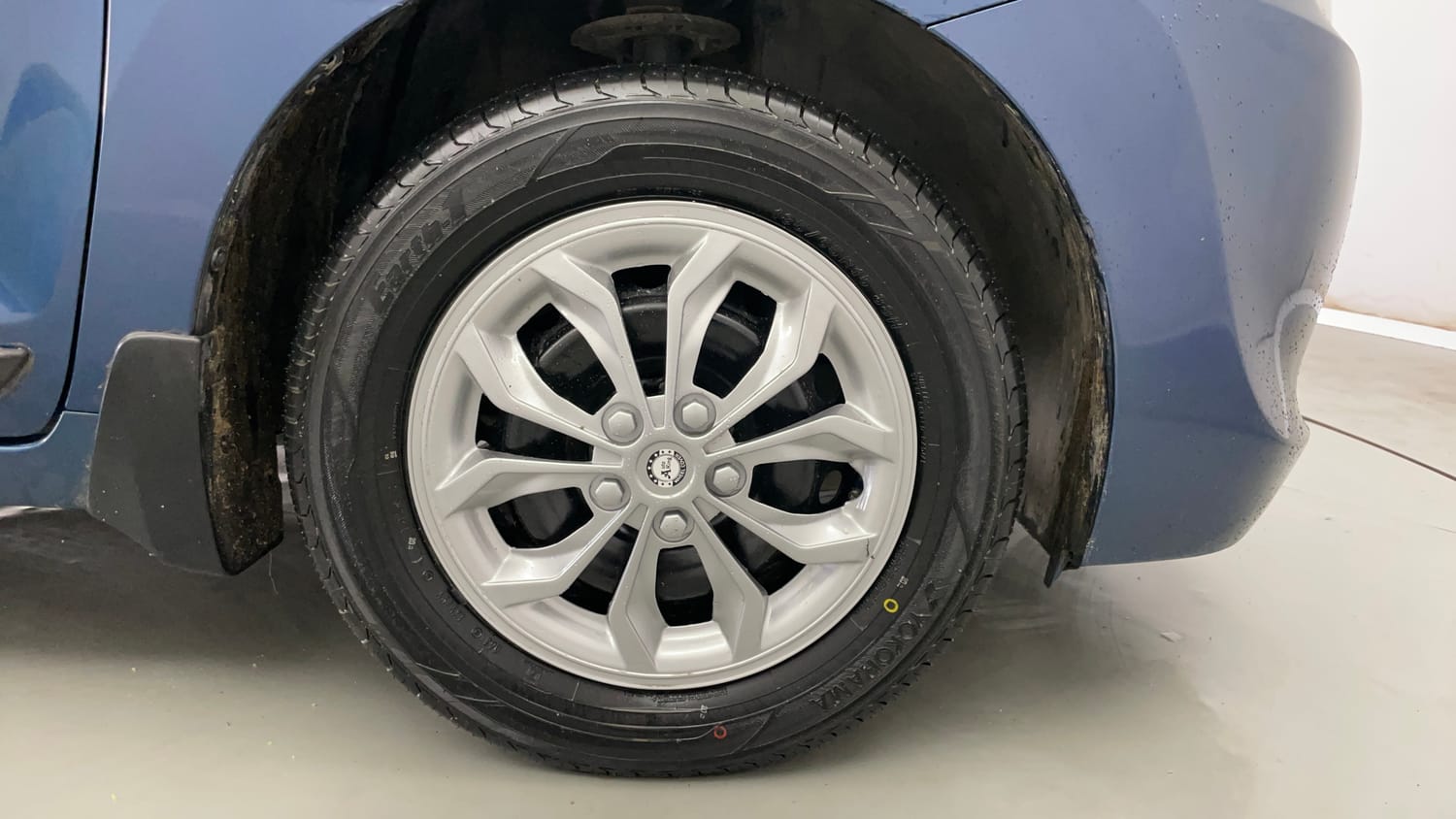 Used 2017 Maruti Suzuki Baleno Delta 1.2 Petrol Manual tyres RIGHT FRONT TYRE RIM VIEW