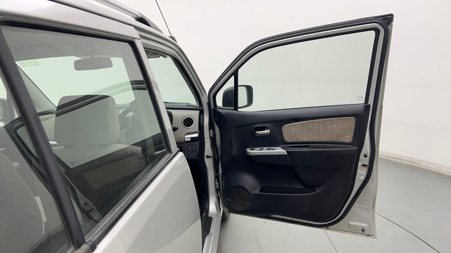 Used 2013 Maruti Suzuki Wagon R VXI Petrol Manual interior RIGHT FRONT DOOR OPEN VIEW