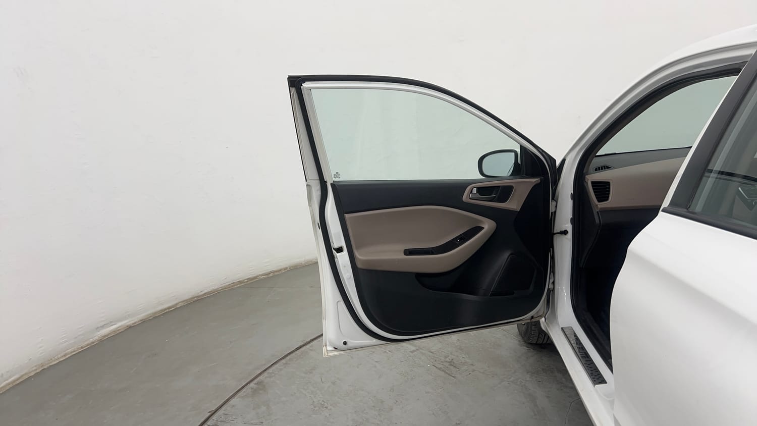 Used 2017 Hyundai Elite i20 Magna 1.2 Petrol Manual interior LEFT FRONT DOOR OPEN VIEW