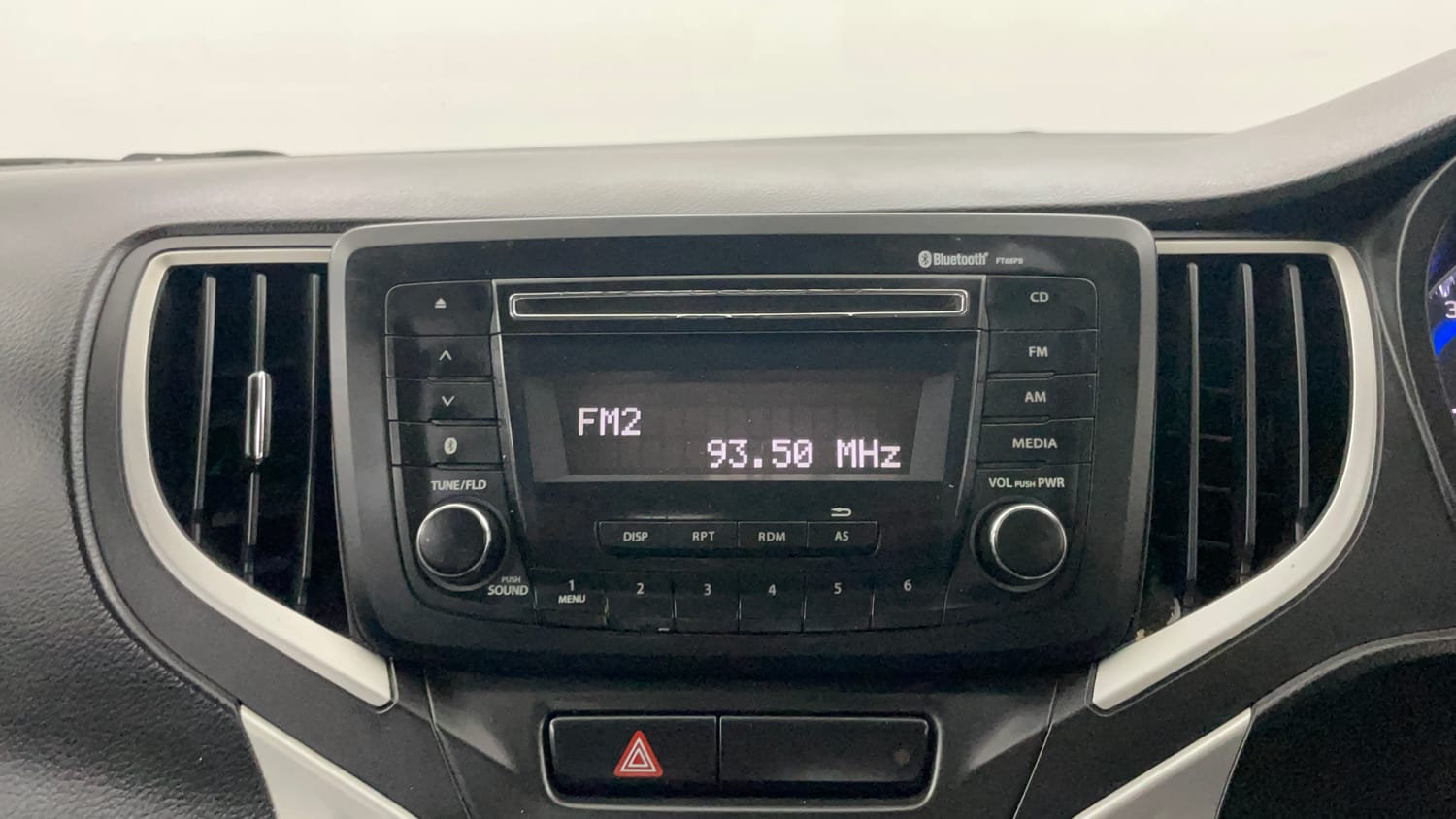 Used 2017 Maruti Suzuki Baleno Delta 1.2 Petrol Manual top_features Integrated (in-dash) music system