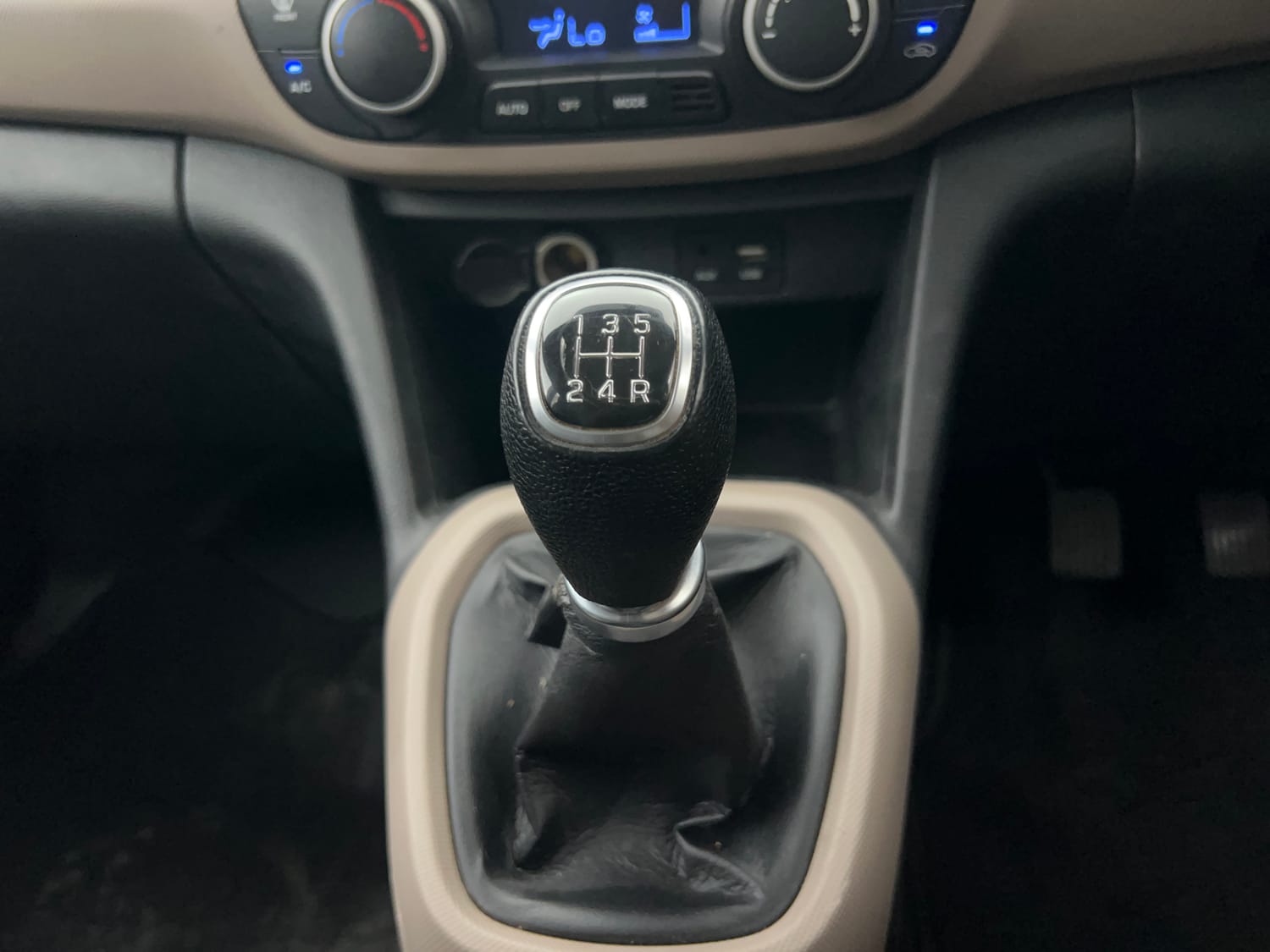 Used 2018 Hyundai Grand i10 Asta 1.2 Kappa VTVT Petrol Manual interior GEAR  KNOB VIEW