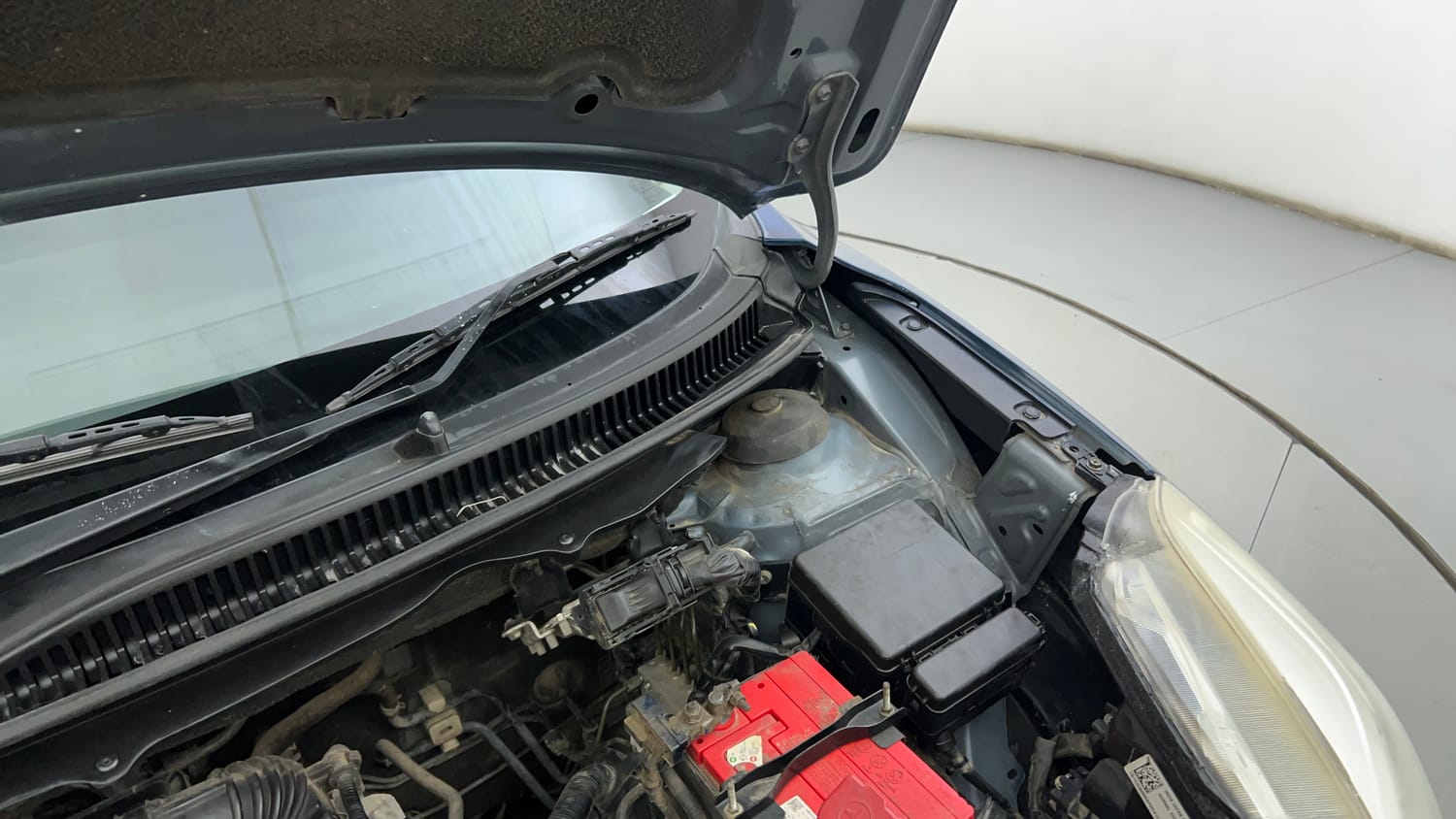 Used 2018 Maruti Suzuki Baleno Zeta 1.2 AT Petrol Automatic engine ENGINE LEFT SIDE HINGE & APRON VIEW