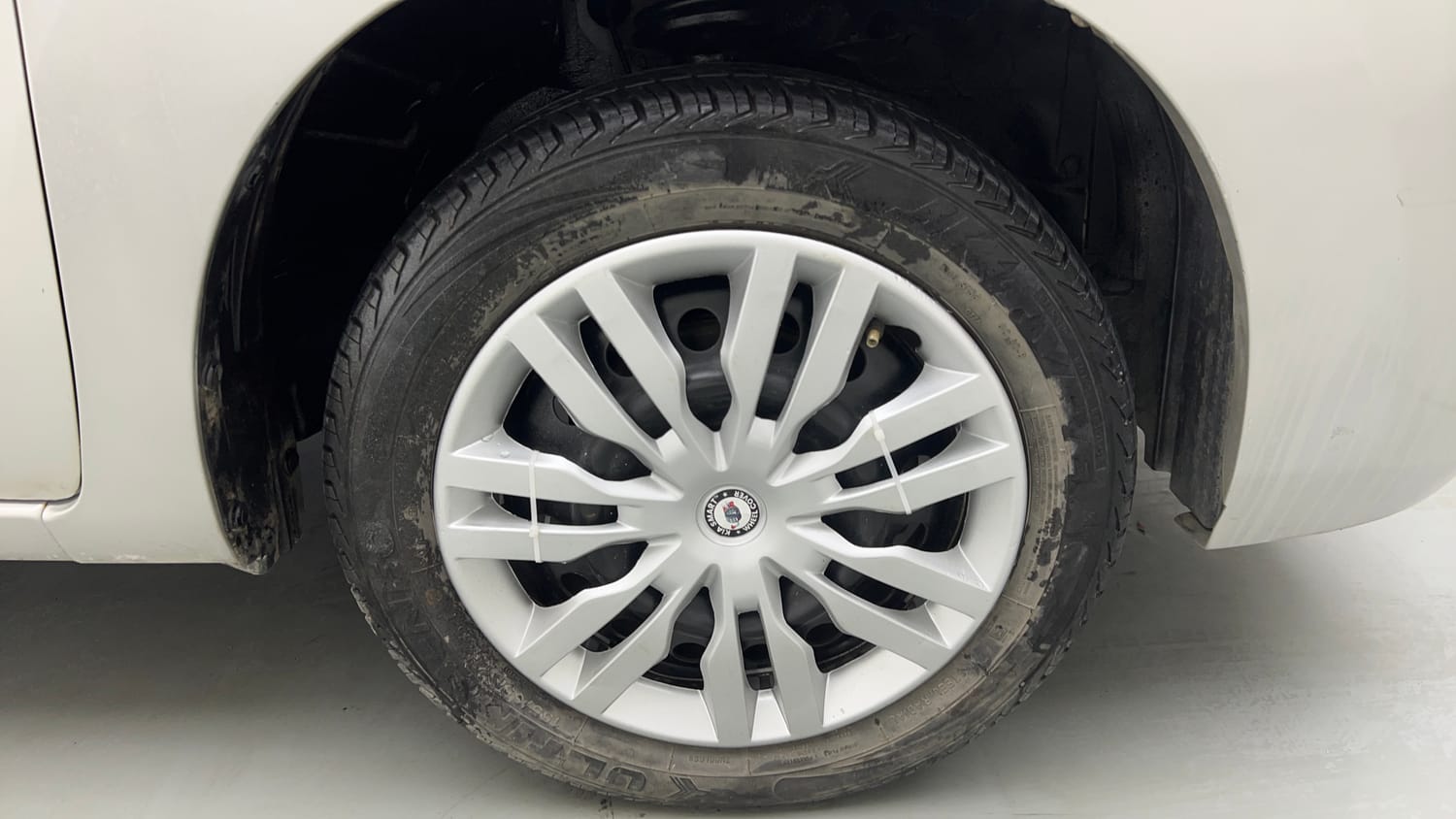 Used 2013 Maruti Suzuki Wagon R VXI Petrol Manual tyres RIGHT FRONT TYRE RIM VIEW