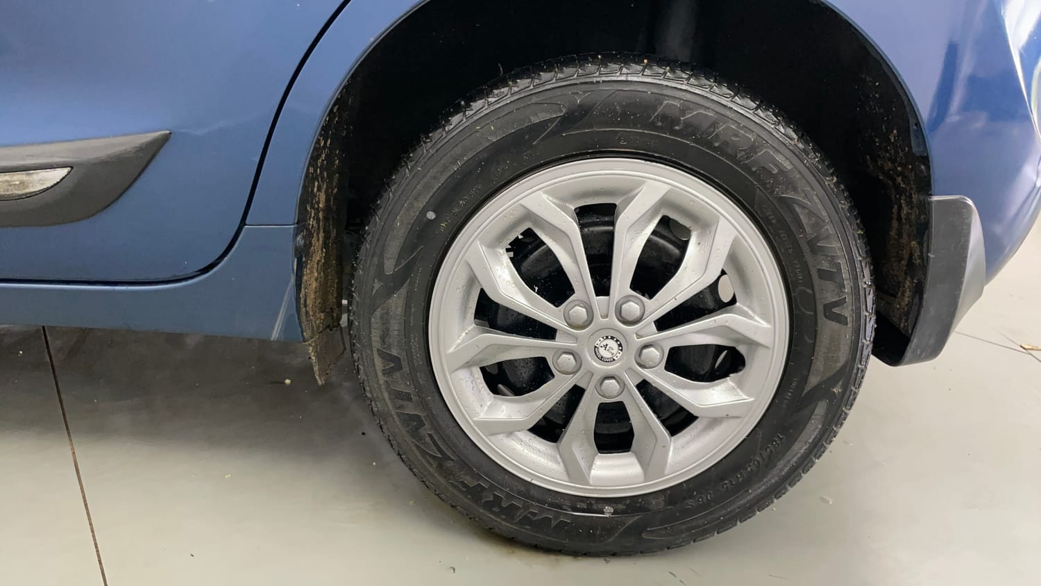 Used 2017 Maruti Suzuki Baleno Delta 1.2 Petrol Manual tyres LEFT REAR TYRE RIM VIEW
